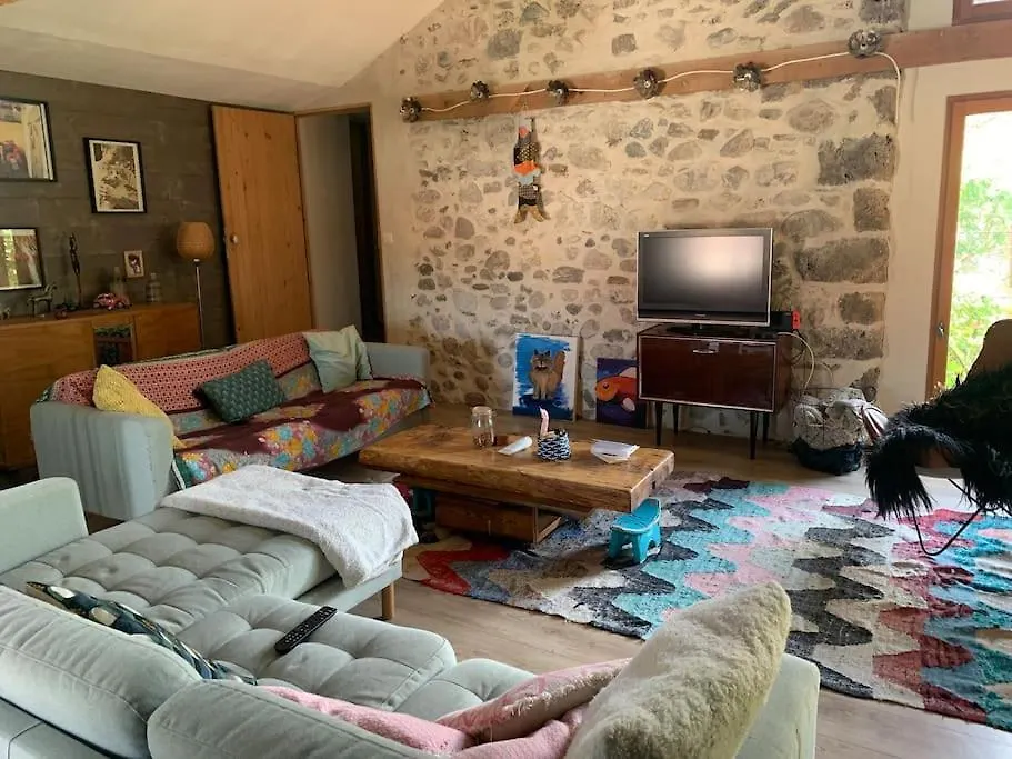 Notre Maison De Famille, La Maison De Shaoni Saint-Romans