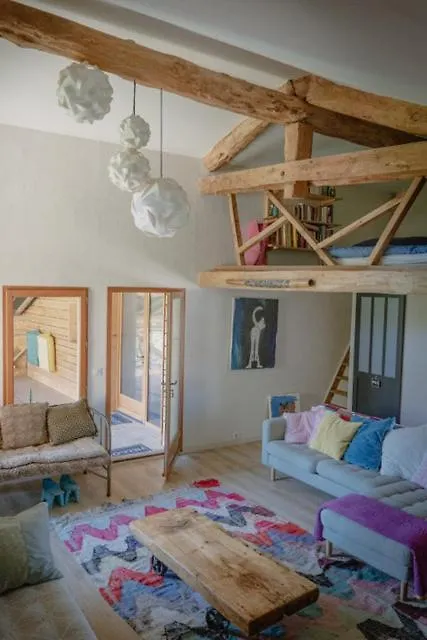 Notre Maison De Famille, La Maison De Shaoni Saint-Romans